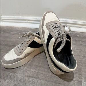 Vince Warren Court Sneaker Women's - Size US 8.5